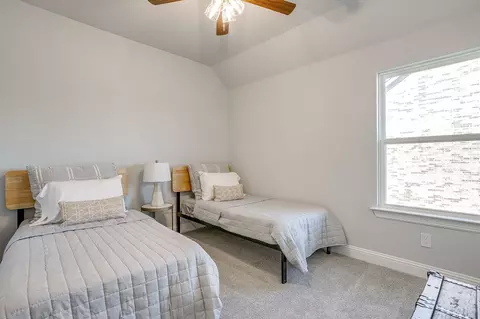 Bedroom - 1005 Springfield Dr, Springtown, TX 76082 photo 1 of 5