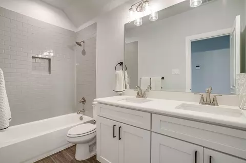 Bath - 1005 Springfield Dr, Springtown, TX 76082 photo 6 of 6