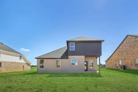Exterior - 1005 Springfield Dr, Springtown, TX 76082 photo 2 of 5