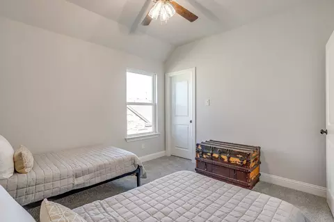 Bedroom - 1005 Springfield Dr, Springtown, TX 76082 photo 3 of 5