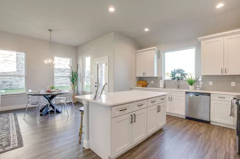 Kitchen - 1005 Springfield Dr, Springtown, TX 76082 photo 4 of 5