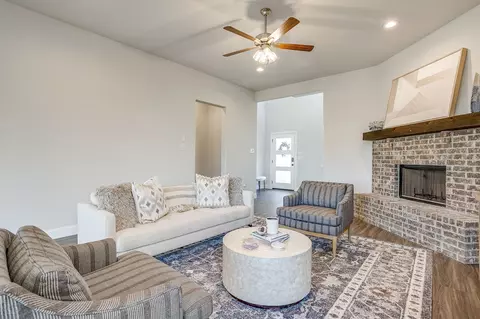 Living - 1005 Springfield Dr, Springtown, TX 76082 photo 2 of 5