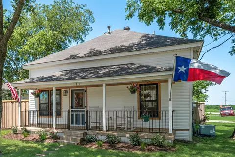 111 N Brown St, Tom Bean, TX 75489