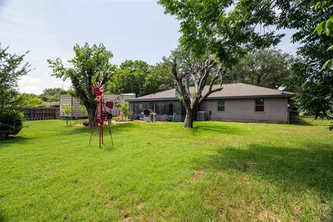1229 Surry Place Dr, Cleburne, TX 76033