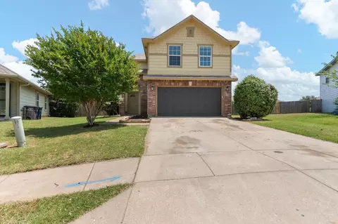 304 Crescent Ridge Dr, Fort Worth, TX 76140