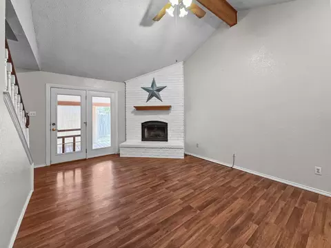 Living - 539 Mel Ct, Euless, TX 76039 photo 2 of 4