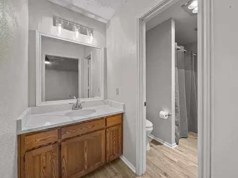 Bath - 539 Mel Ct, Euless, TX 76039 photo 2 of 5