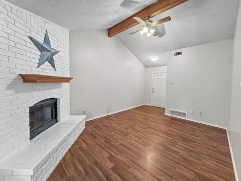 Living - 539 Mel Ct, Euless, TX 76039 photo 3 of 4