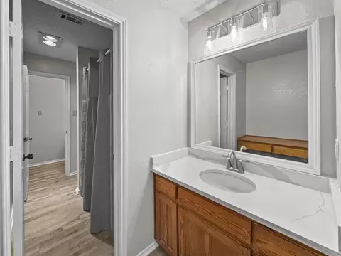Bath - 539 Mel Ct, Euless, TX 76039 photo 5 of 5