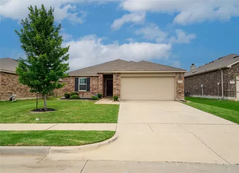 1725 Waggoner Dr, Aubrey, TX 76227