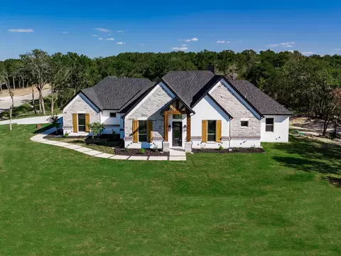 2032 Glenhollow Dr, Weatherford, TX 76088