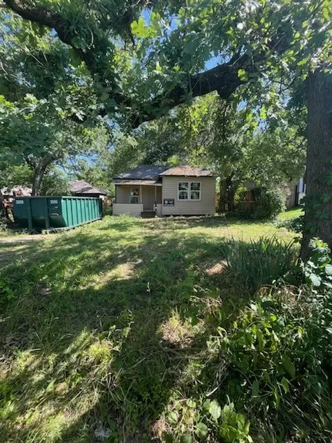 2316 W Walker St, Denison, TX 75020