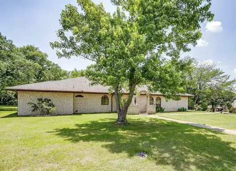 502 Roaring Springs Dr, Joshua, TX 76058