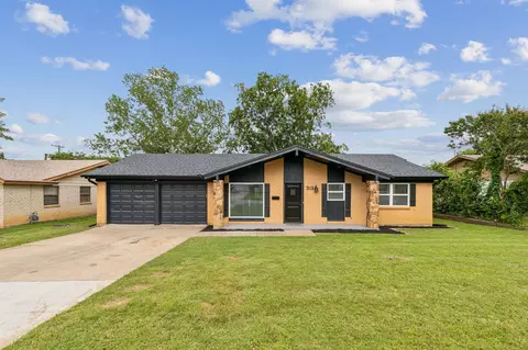 313 Yorkshire Dr, Euless, TX 76040