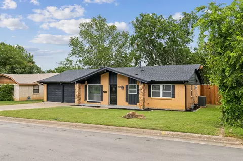 313 Yorkshire Dr, Euless, TX 76040 photo 2