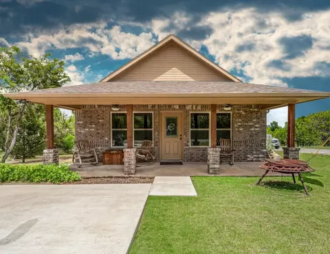 2231 Comet Trl, Granbury, TX 76048