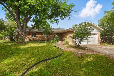 4900 Vega Ct E, Fort Worth, TX 76133