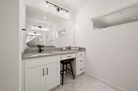 Bath - 1002 Meadow Bend Loop N, Grapevine, TX 76051 photo 2 of 6