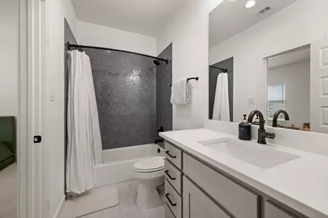 Bath - 1002 Meadow Bend Loop N, Grapevine, TX 76051 photo 4 of 6