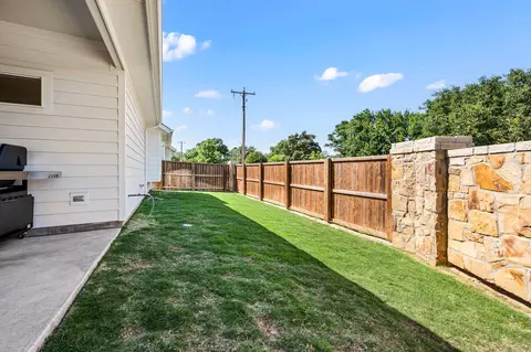 Exterior - 1002 Meadow Bend Loop N, Grapevine, TX 76051 photo 5 of 7