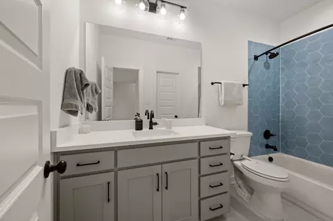 Bath - 1002 Meadow Bend Loop N, Grapevine, TX 76051 photo 5 of 6