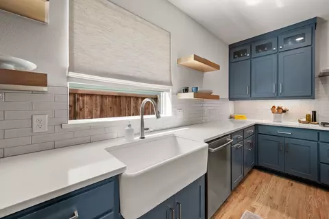Kitchen - 1002 Meadow Bend Loop N, Grapevine, TX 76051 photo 4 of 6