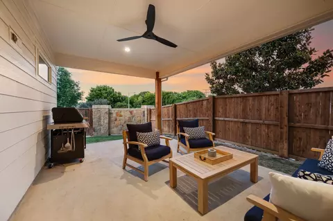 Exterior - 1002 Meadow Bend Loop N, Grapevine, TX 76051 photo 2 of 7