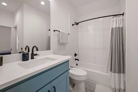 Bath - 1002 Meadow Bend Loop N, Grapevine, TX 76051 photo 6 of 6
