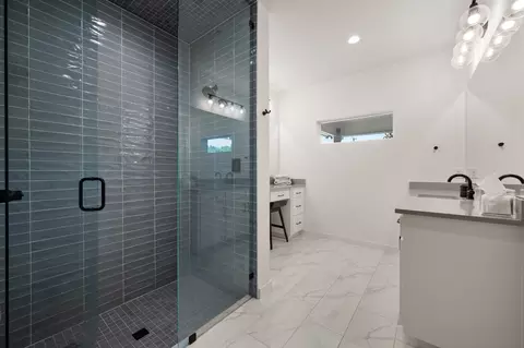 Bath - 1002 Meadow Bend Loop N, Grapevine, TX 76051 photo 1 of 6