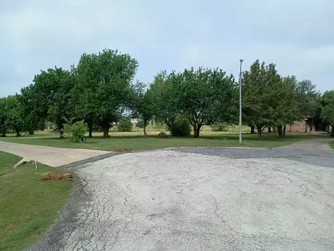 3100 Briarcliff Cir, Gainesville, TX 76240