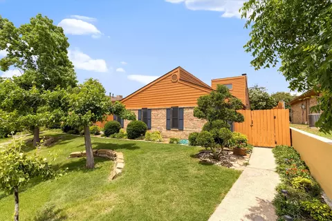 2027 Springwood Pl #B, Carrollton, TX 75006