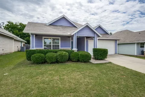 2216 Arrowhead Dr, Denton, TX 76207