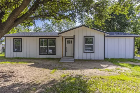 112 S Lakeview Dr, Lacy Lakeview, TX 76705