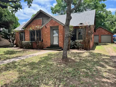 232 W Labadie Ave, De Leon, TX 76444