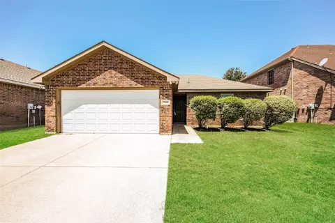 7660 Hollow Forest Dr, Fort Worth, TX 76123
