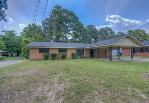 Exterior - 808 East St, Minden, LA 71055 photo 2 of 5