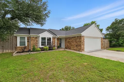 306 Rosemary Ln, Euless, TX 76039