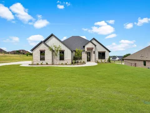 213 Martin Dr, Granbury, TX 76049