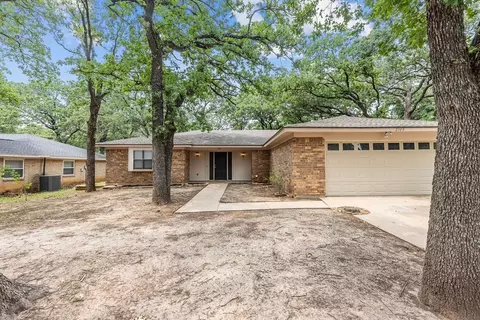 2109 Dartmouth Dr, Arlington, TX 76015