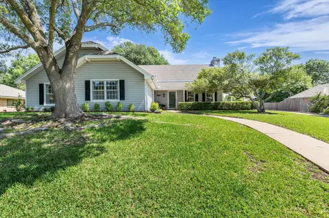 13734 Riverview Dr, Woodway, TX 76712