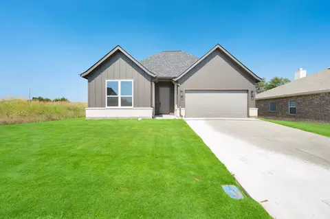 301 Kelcey Ct, Trenton, TX 75490