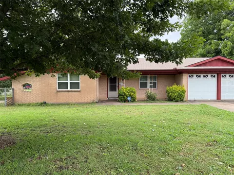 900 Crockett Dr, Burleson, TX 76028