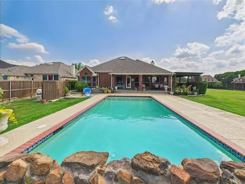 1409 Stoney Hills Dr, Cedar Hill, TX 75104