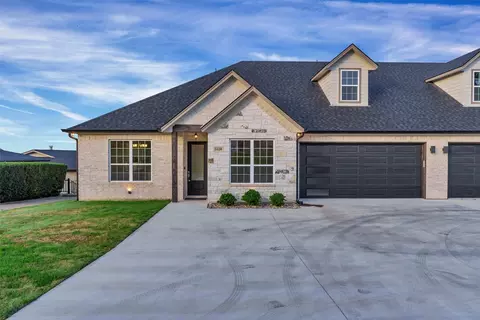 5128 Country Club Dr, Granbury, TX 76049