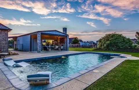 2113 Twin Creeks Cir, Pilot Point, TX 76258