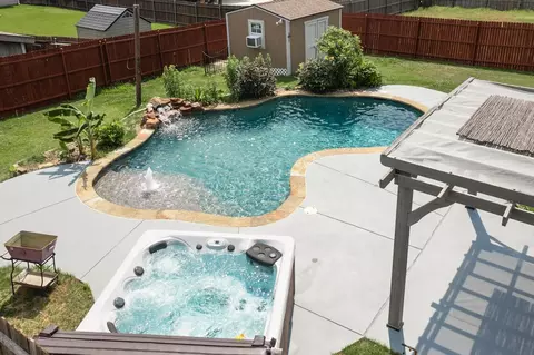 1278 Wysteria Ln, Burleson, TX 76028