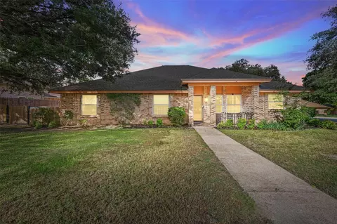 7100 Church Park Dr, Fort Worth, TX 76133