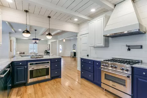 428 E Wall St, Grapevine, TX 76051 photo 19