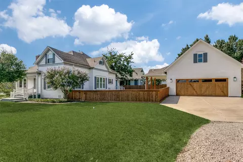 428 E Wall St, Grapevine, TX 76051 photo 3