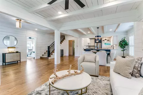 428 E Wall St, Grapevine, TX 76051 photo 10